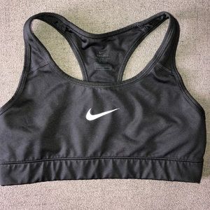 Black nike sportsbra